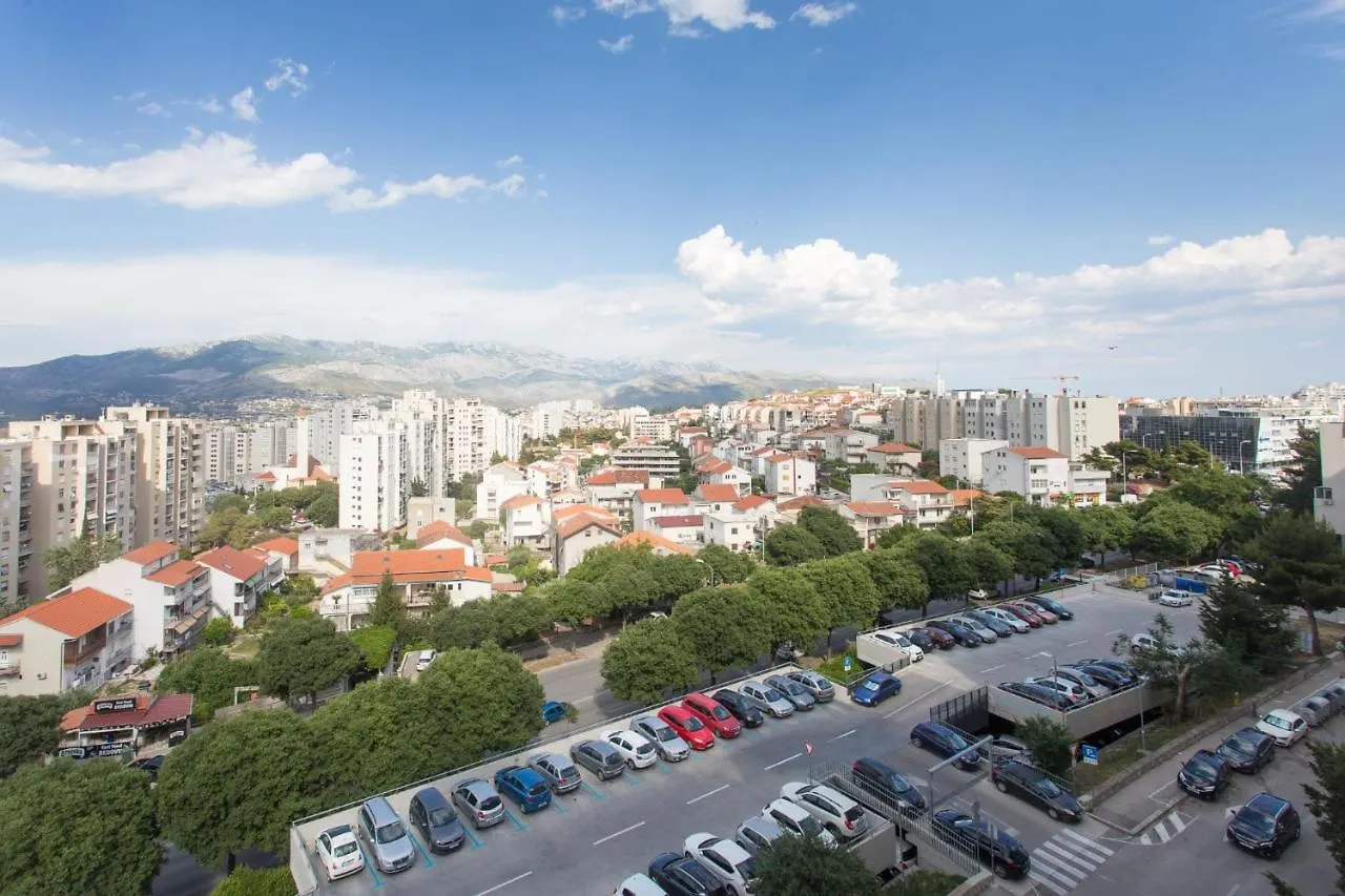 Split Apartment
