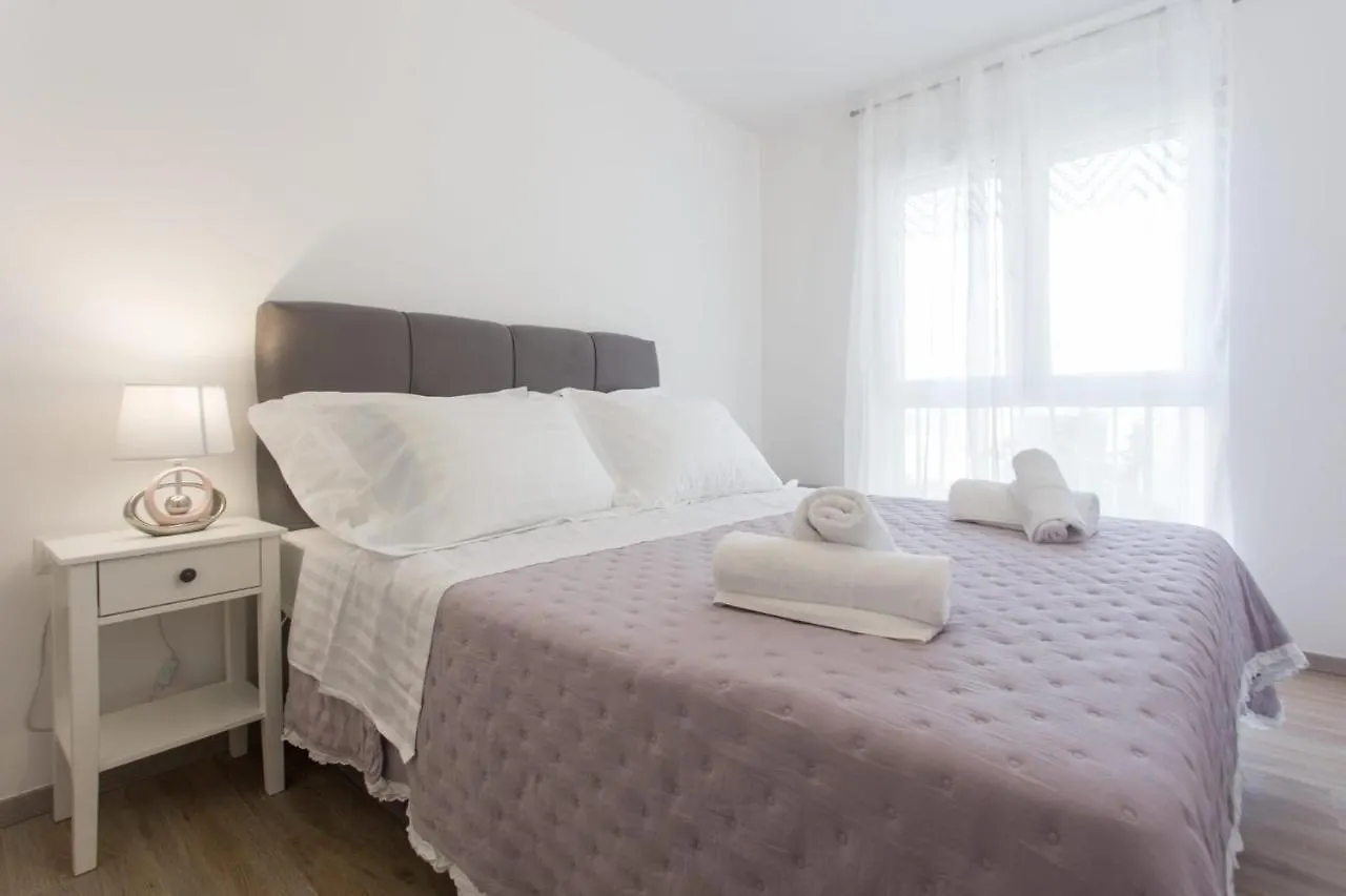 Split apartment 0*,